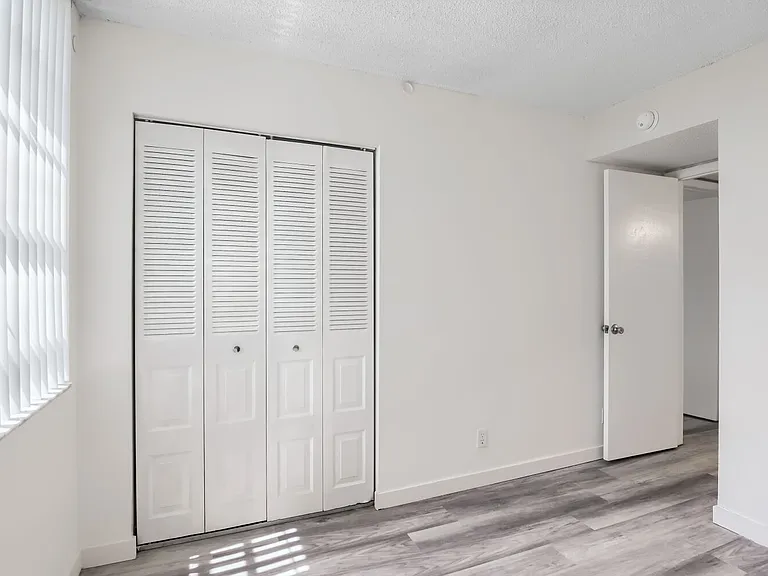 210 Lake Pointe Dr #304 — Photo 9