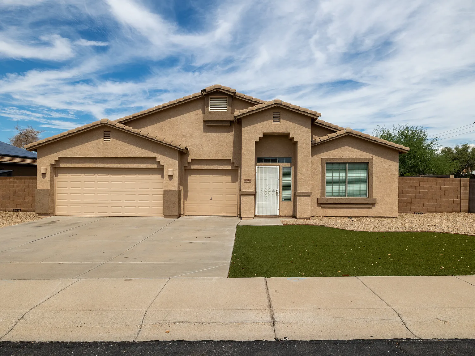 4 bed, 2167 sqft, $2,400 — Photo 2
