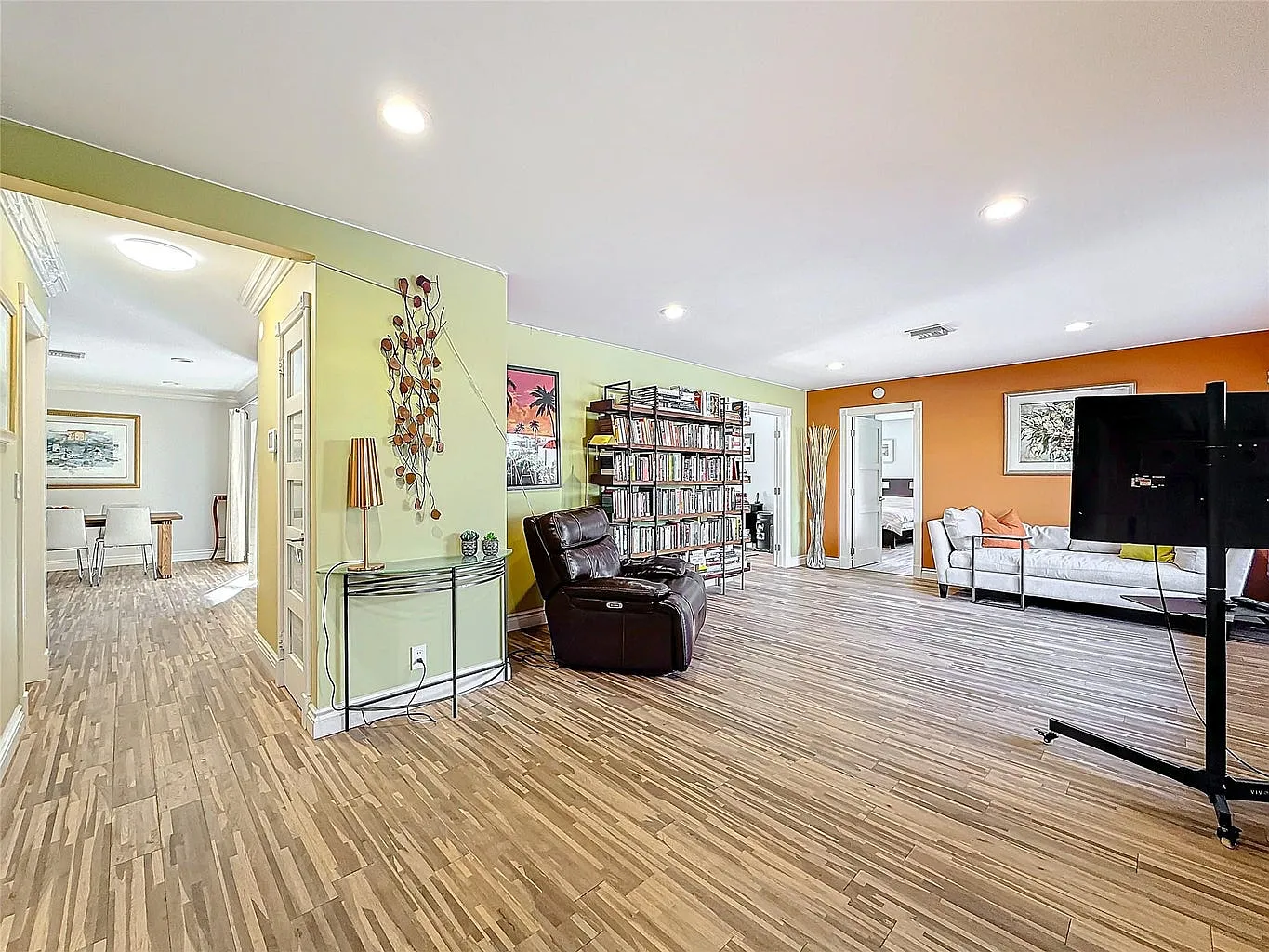 4 bed, 3.0 bath, 2273 sqft, $6,000 — Photo 2