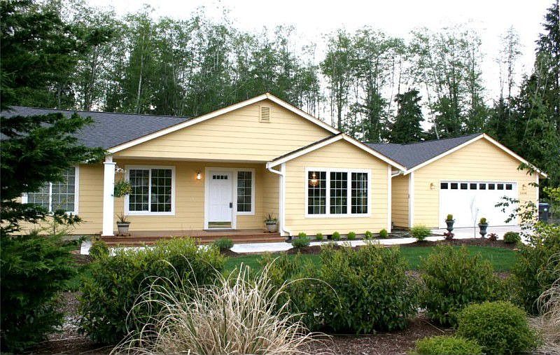 Located in a Great area at the end of Fairway Drive