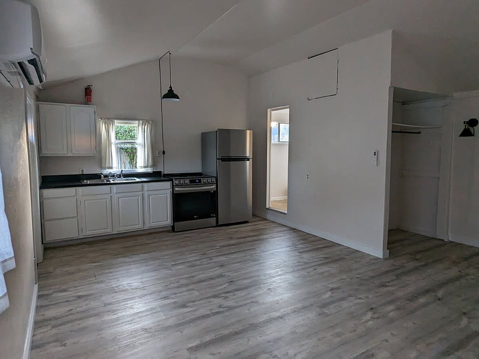 2nd image of 220 W Buhne St