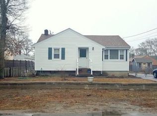 23 Arrowhead Dr, Buzzards Bay, MA 02532