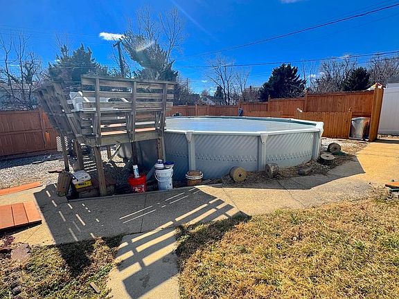 5th image of 310 Pinewood Rd