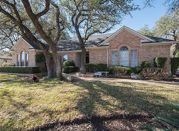 3rd image of 603 Peterson Ln