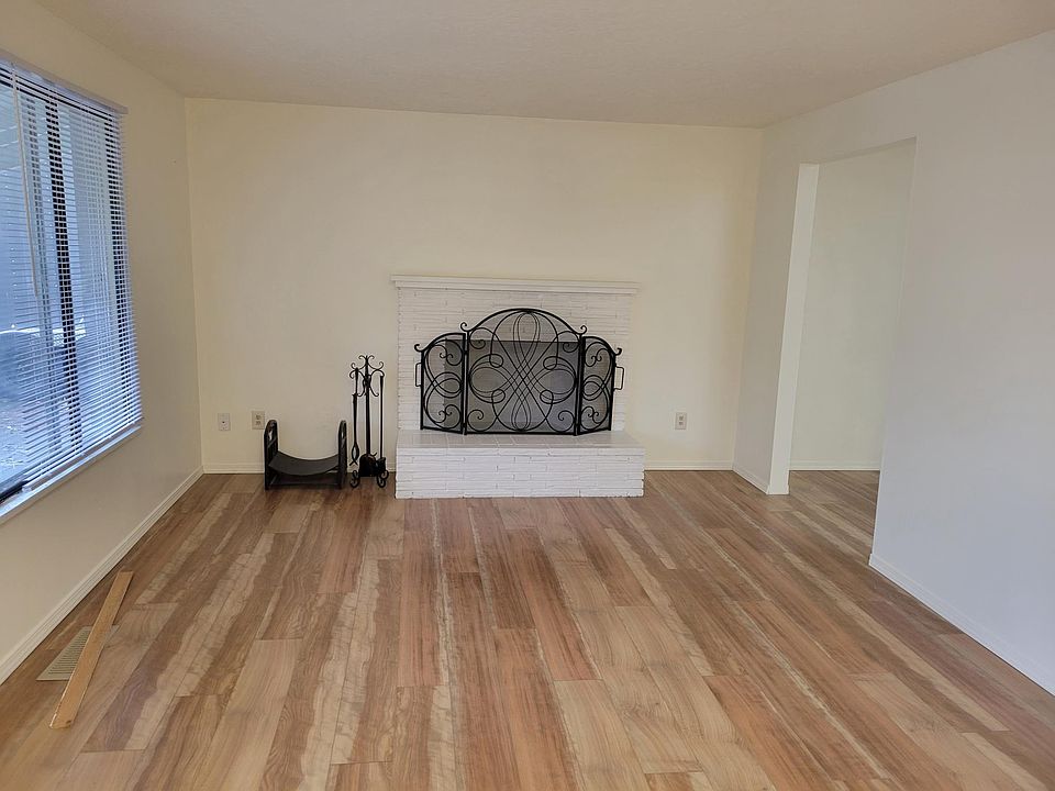 Living Room showing fireplace
