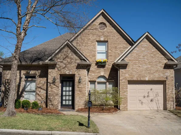 2712 Cross Bridge Ln, Vestavia, AL 35216