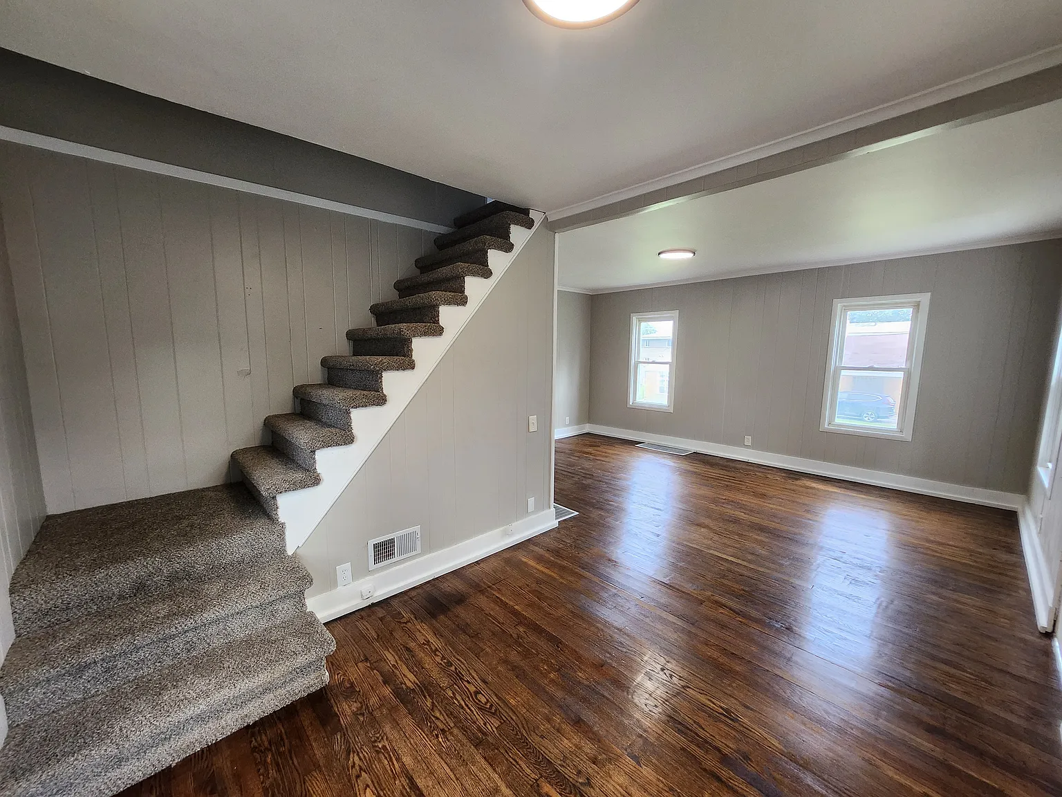 2 bed, 1067 sqft, $1,787 — Photo 3