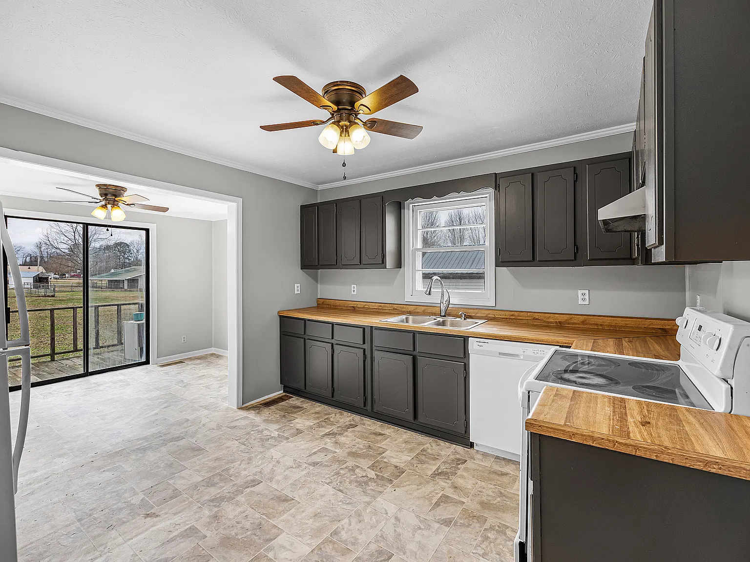 2 bed, 900 sqft, $1,100 — Photo 4