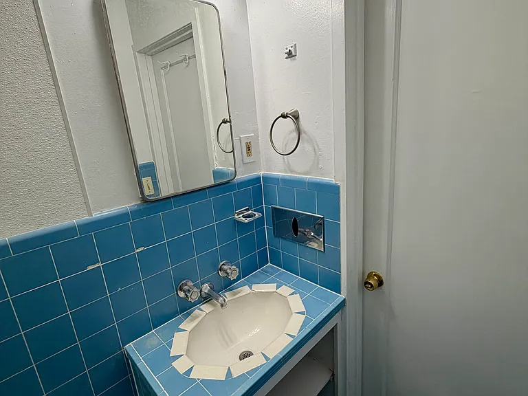 33 Shasta Ln #B — Photo 8