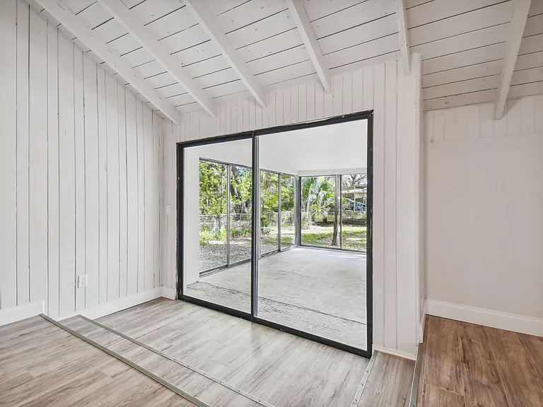 5710 Kenwood Ave — Photo 19