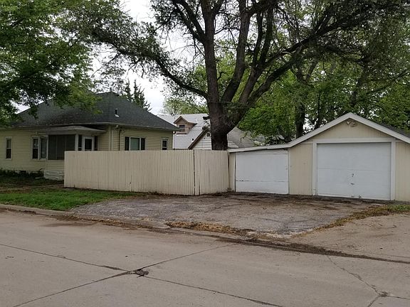 3rd image of 1629 2nd Ave