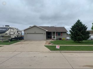 465 16th St SW, Le Mars, IA 51031
