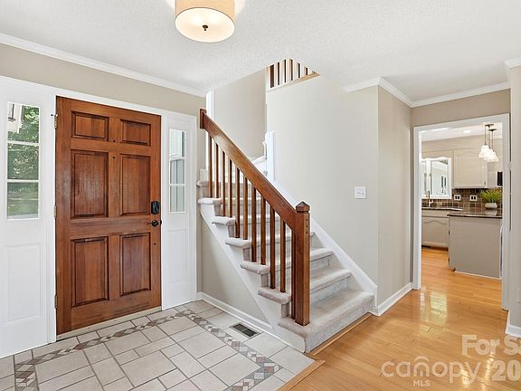 5th image of 204 Bay Shore Dr