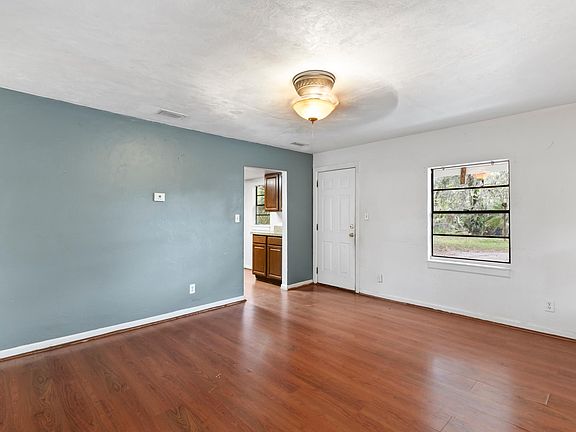 4th image of 247 Center Ave