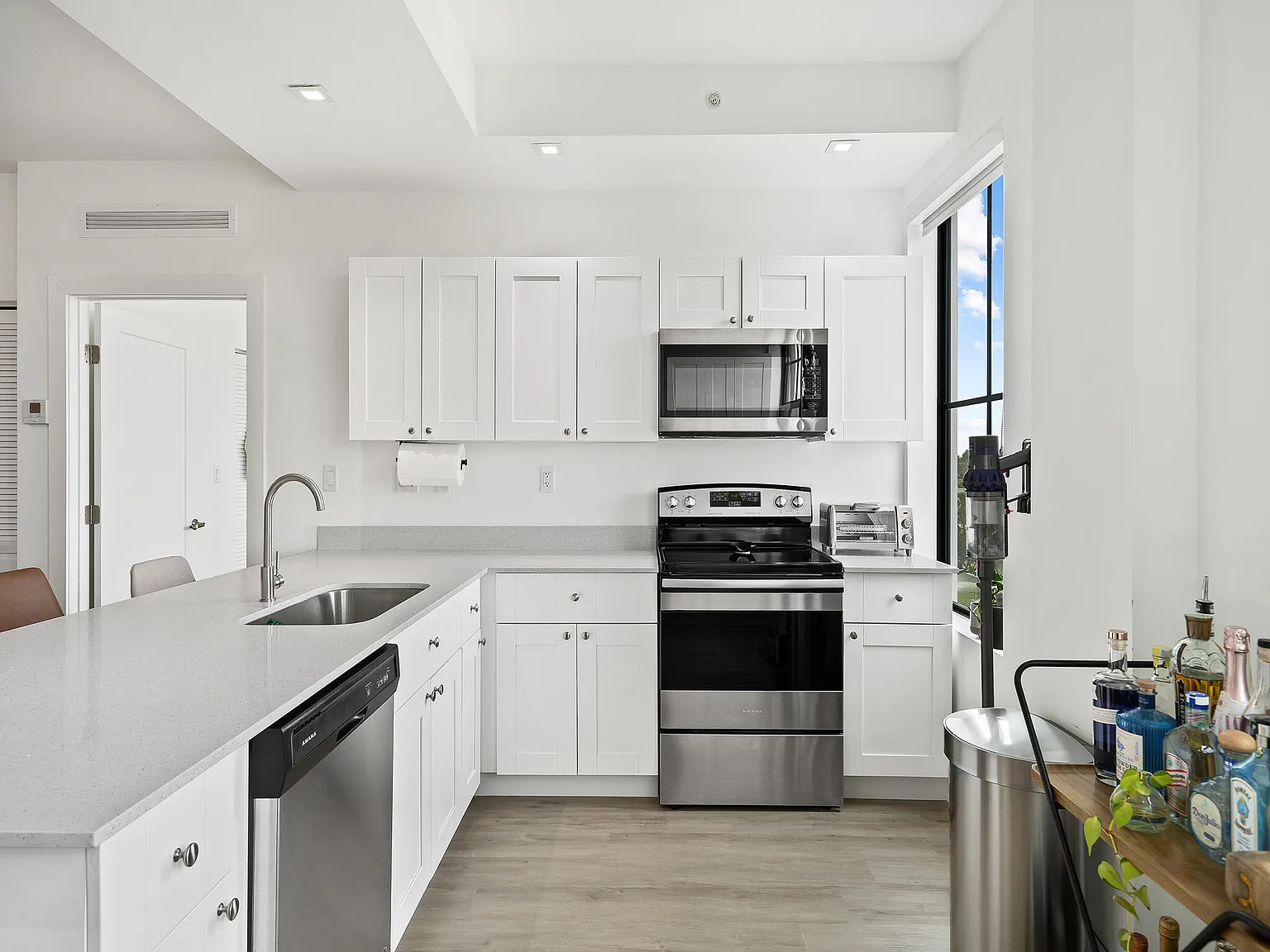 1 bed, 1.0 bath, 681 sqft, $2,250 — Photo 4