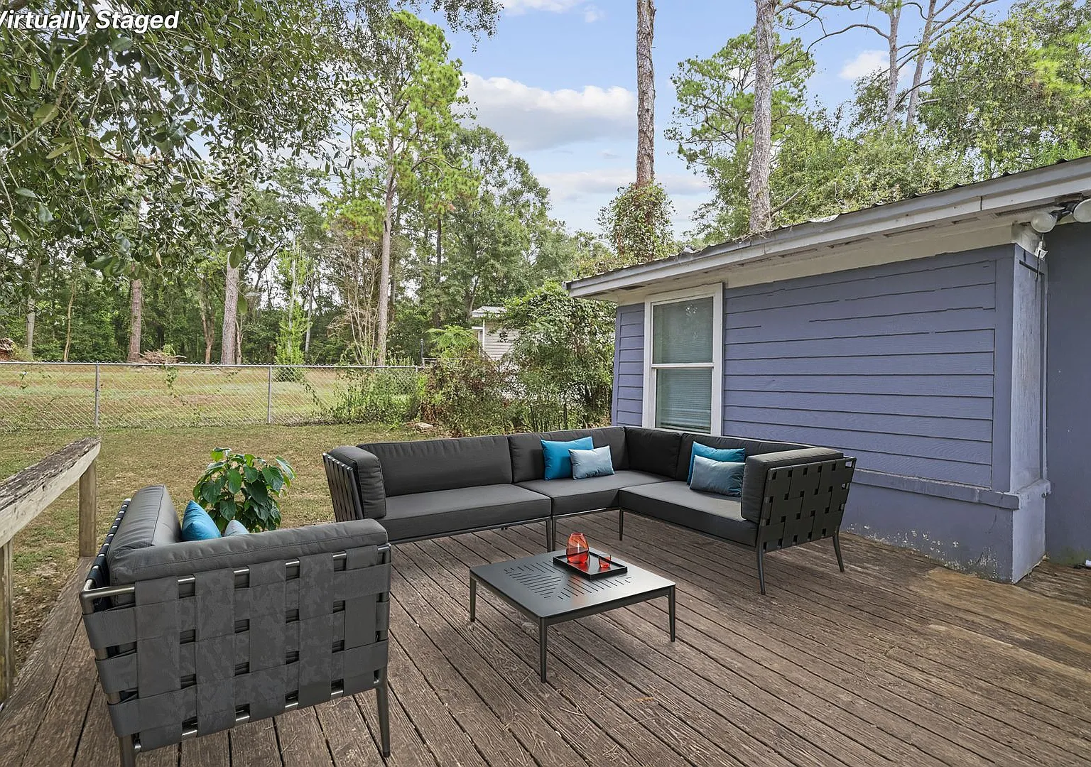 Beautifully Renovated 5 bedroom House Available for Fall 2027! — Photo 2