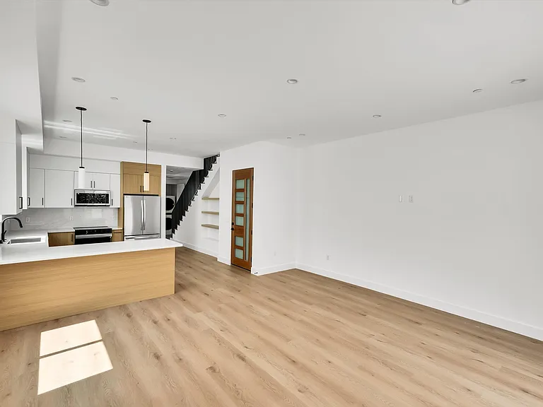 5022 Cahuenga Blvd — Photo 13
