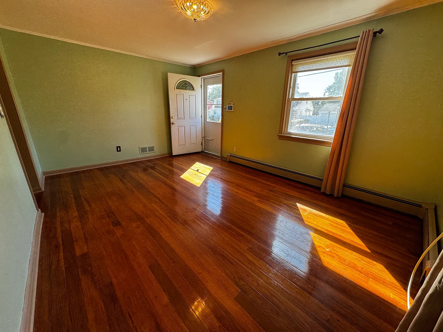 4 bed, 1580 sqft, $3,600 — Photo 3