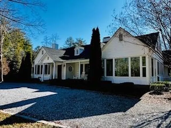 1824 Kanuga Rd, Hendersonville, NC 28739