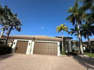 1446 Victoria Isle Dr, Weston, FL 33327