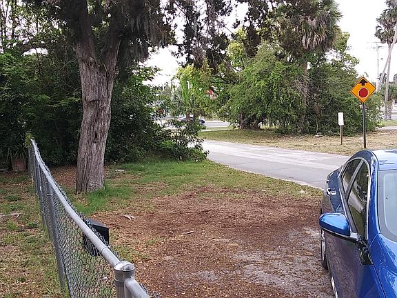 5th image of 306 Adeline St