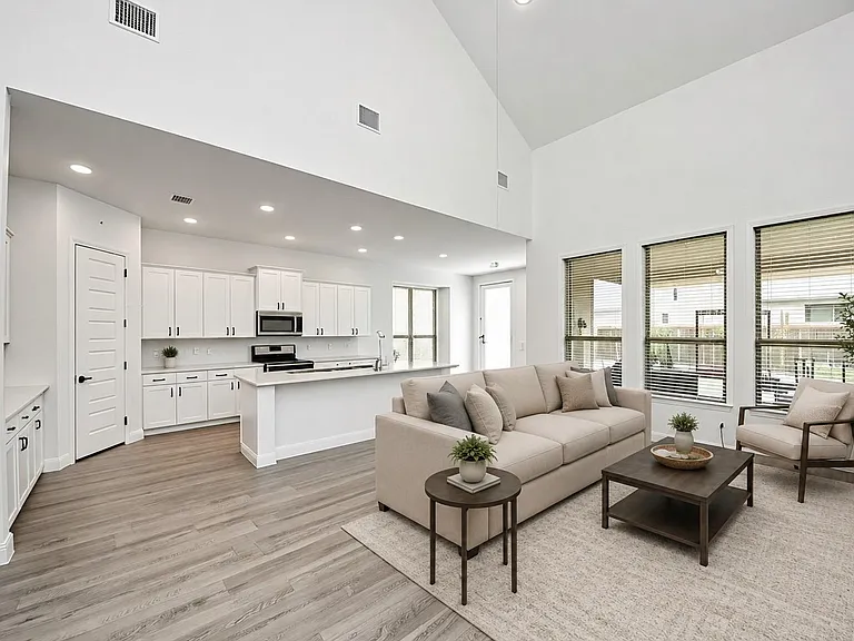 606 Round Lake Dr — Photo 5