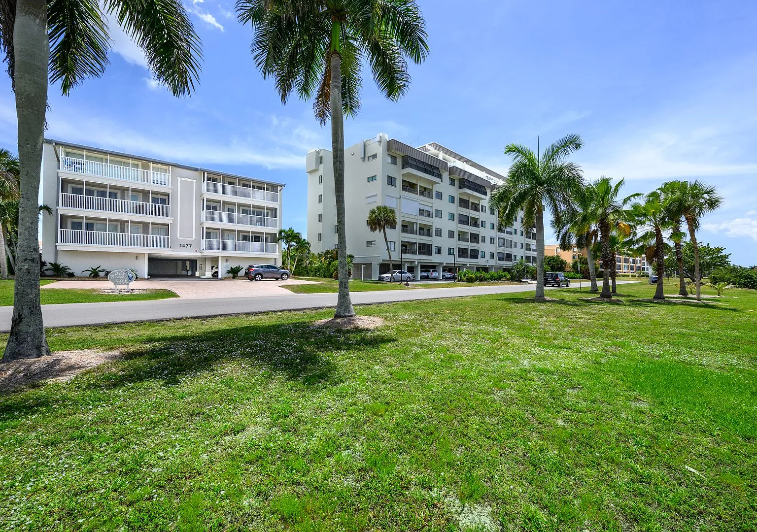 Location, Location, Location! Harborfront. — Photo 1