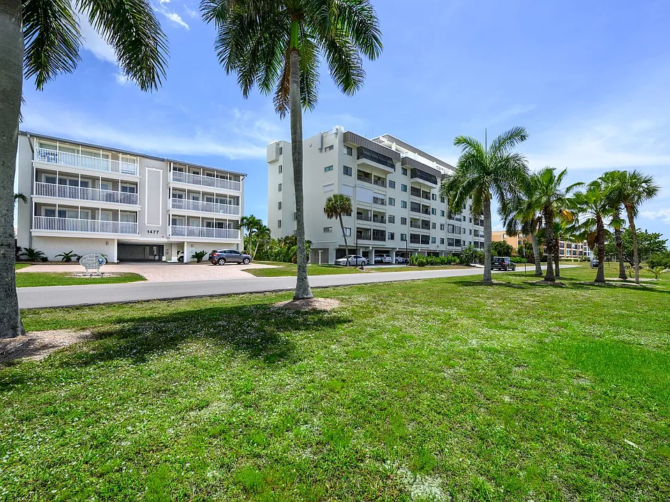 1477 Park Beach Cir #33