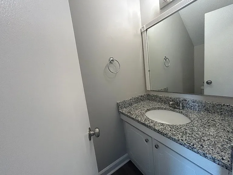504 S Cherry St — Photo 7