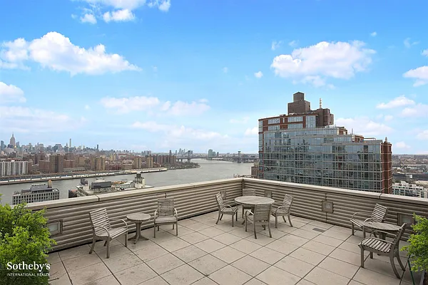 Sold by Sotheby's International Realty | media 11