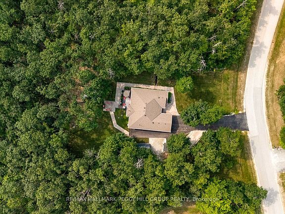 3rd image of 6 Maplehill Dr