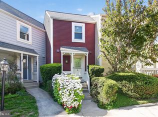 11186 Silentwood Ln, Reston, VA 20191