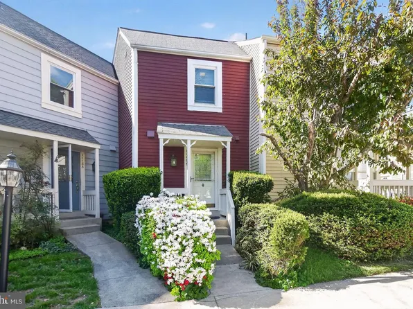 11186 Silentwood Ln, Reston, VA 20191