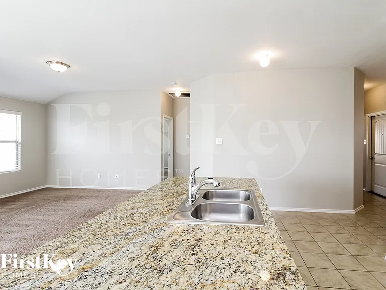 303 Preakness Ln — Photo 7