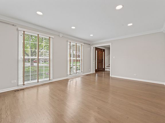 3rd image of 1280 N Ashland Ave