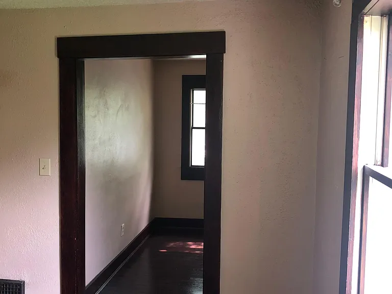 1820 Clarendon Ave — Photo 12
