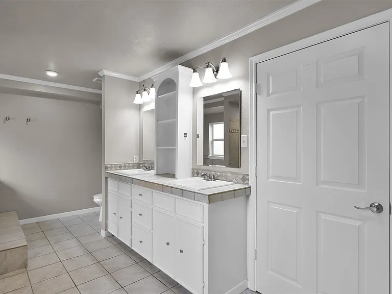 100 Harbour Town Dr — Photo 13