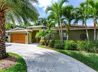 890 Rafael Blvd NE, Saint Petersburg, FL 33704