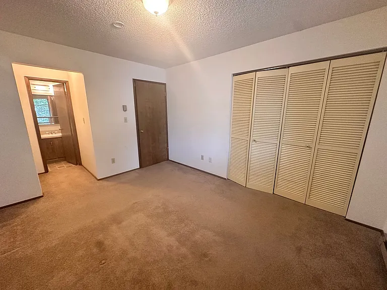 1013&1021 1033 Kirkland Ave NE — Photo 10