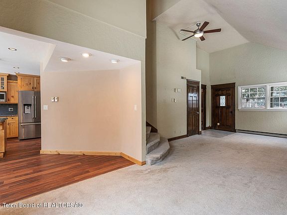 4th image of 1055 W Longhorn Dr