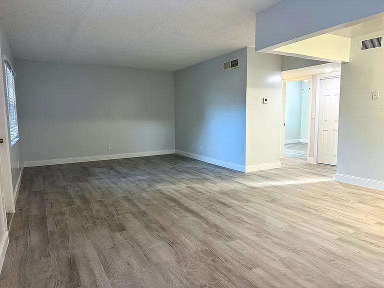 * Photos are of a similar unit and are for reference only.