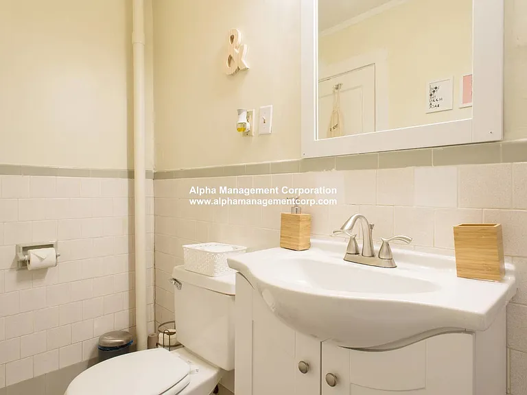 58 Queensberry St #6 — Photo 6