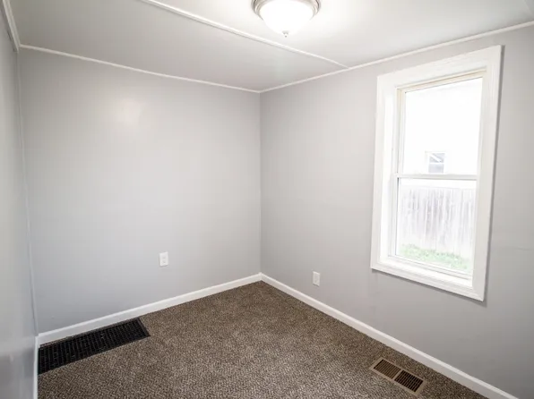 8095 Maple St, Swartz Creek, MI 48473