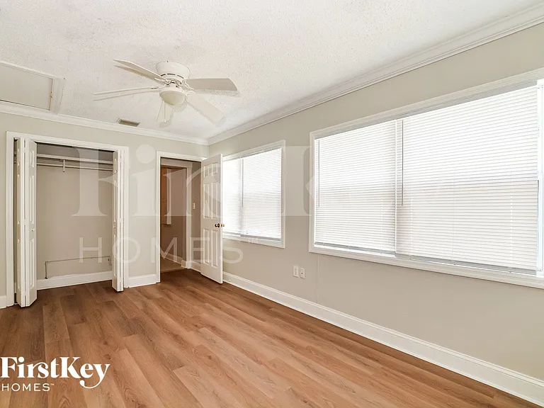 561 Monroe Ave — Photo 11