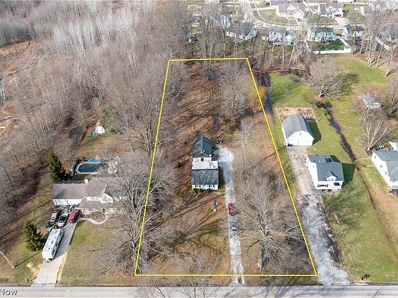 3rd image of 39046 E River Rd