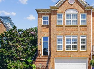 8512 Brenthill Ct, Vienna, VA 22182