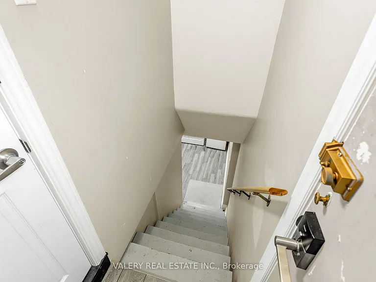 133 Meadowvale Dr #LOWER — Photo 17