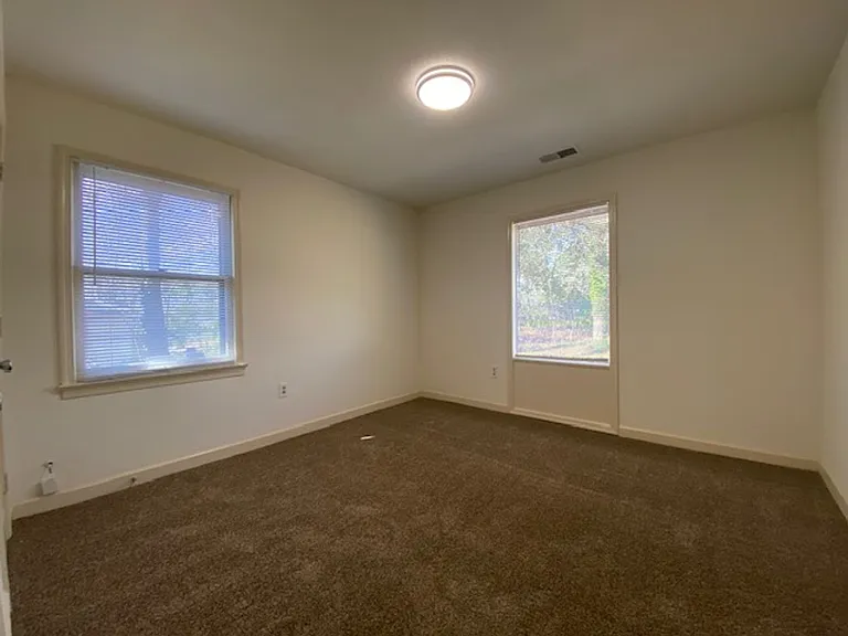 2106 Wellwood Cir — Photo 11