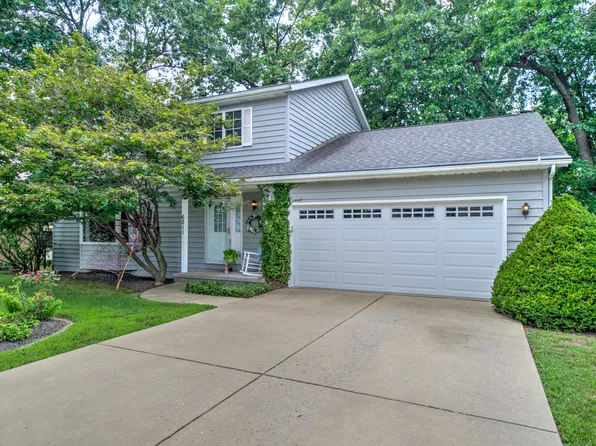 6211 N Teal Wood Cir, Peoria, IL 61615