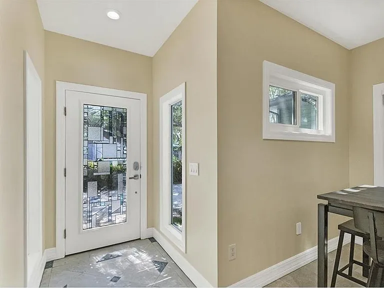 3521 Almeria Ave — Photo 8